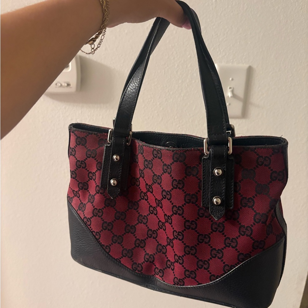 Vintage Gucci Black and Maroon Shoulder Bag